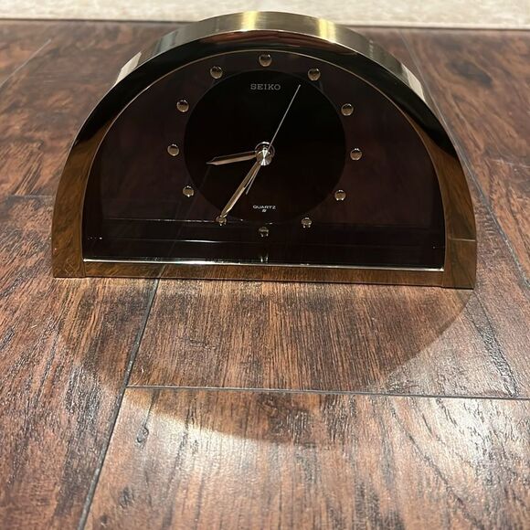 Beautiful 1  Vintage Seiko Hollywood Regency Brass Table
Clock, 1980s, Gold - Picture 2 of 11